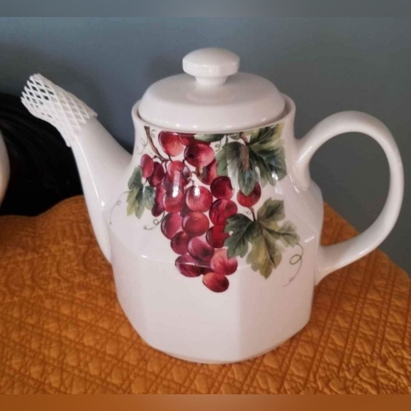 Royal Doulton Other Vintage 994 Royal Doulton Everyday Vintage Grape Fine China 6 Cup Tea